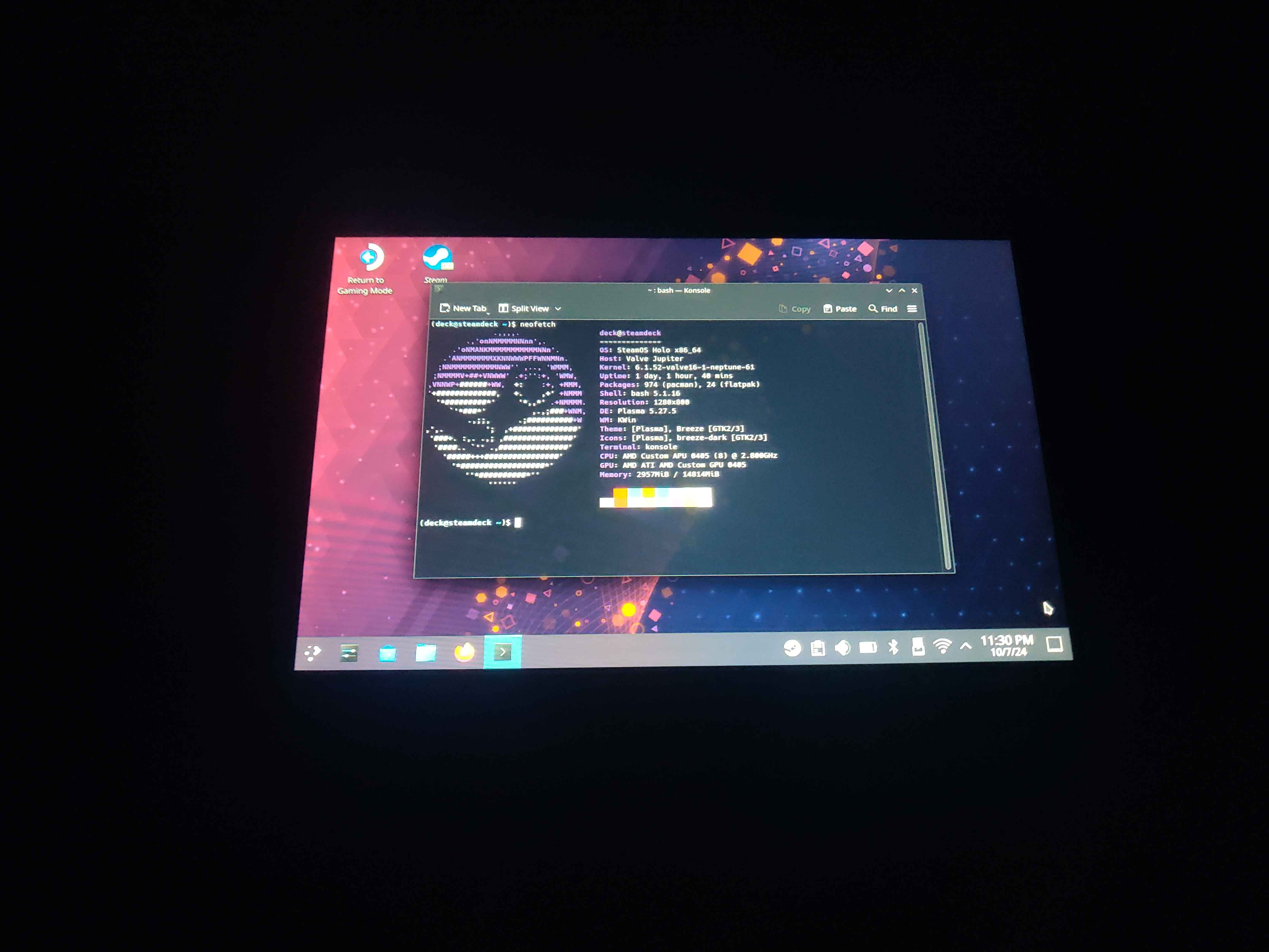 A Steam Deck running KDE Plasma, showing a KDE console (Konsole) with a Neofetch on it